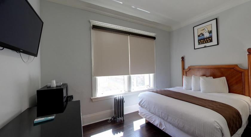 Image of Queen Bed - Non-Smoking 1