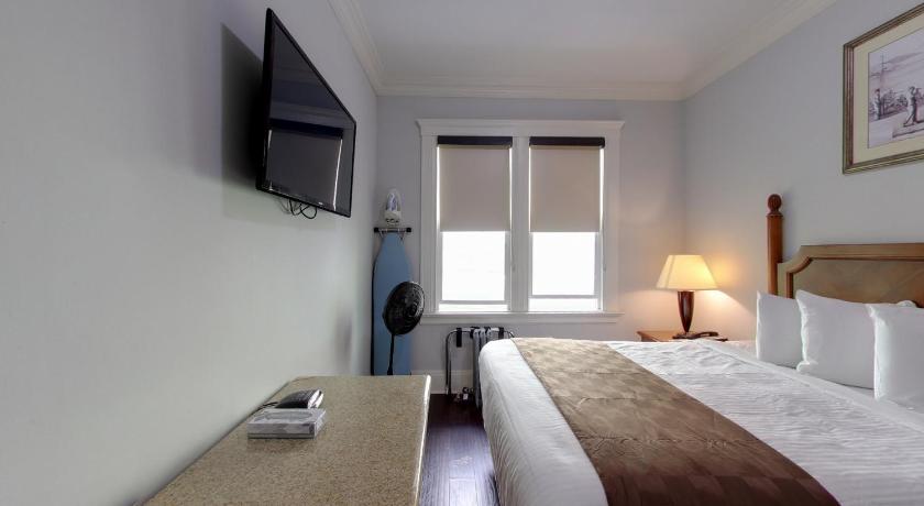 Image of Queen Bed - Non-Smoking 4