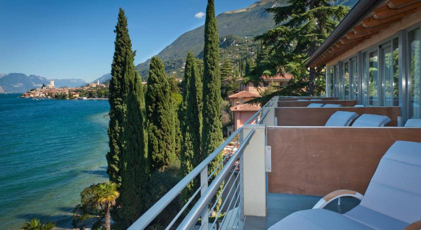 Image of Superior Double Room with Balcony and Lake View 7