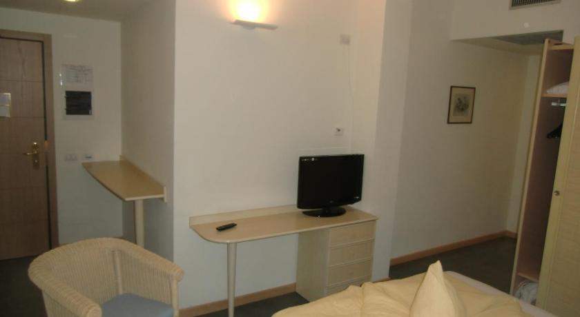 Image of Suite with Terrace and Lake View 6