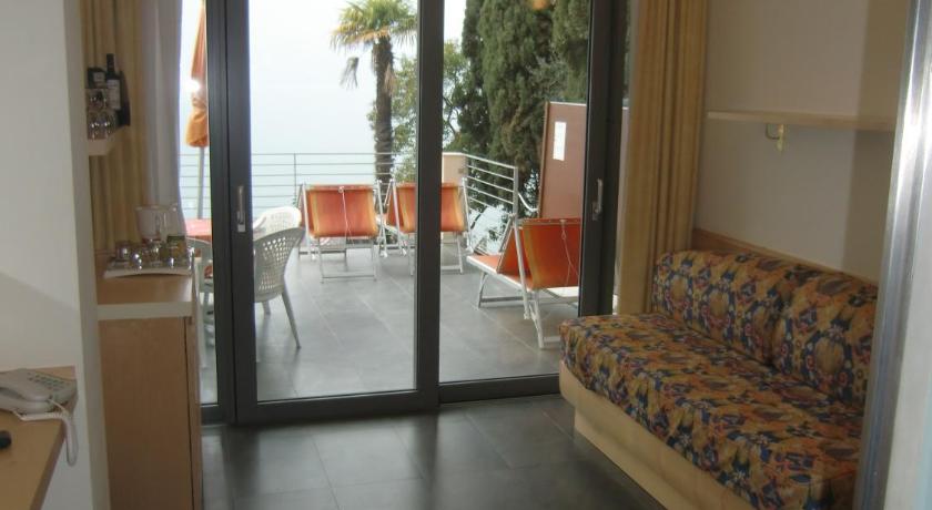 Image of Suite with Terrace and Lake View 3