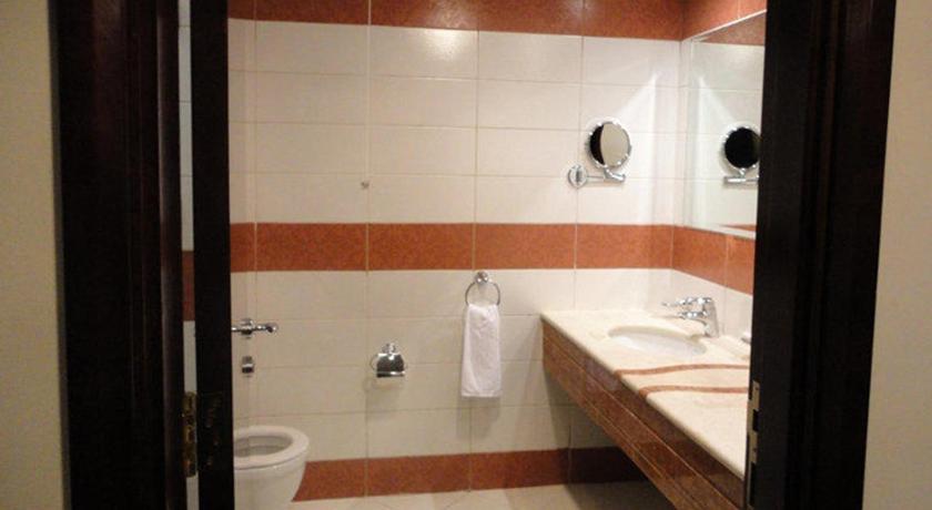 Image of Executive Triple Room 13