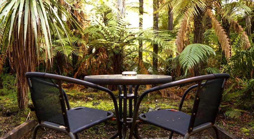 a table that has some chairs around it, Punga Grove Hotel in Franz Josef Glacier
