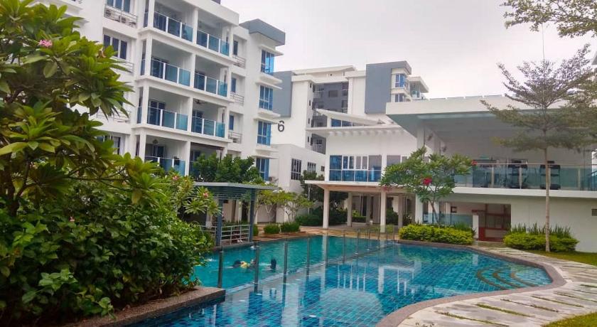 Putra 1 Pool Homestay Bandar Seri Putra photo