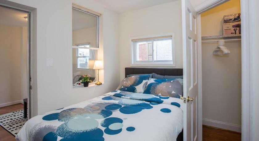 Charming studio - 3 min walk to PETWORTH Metro station; 10 min to Convention Center photo