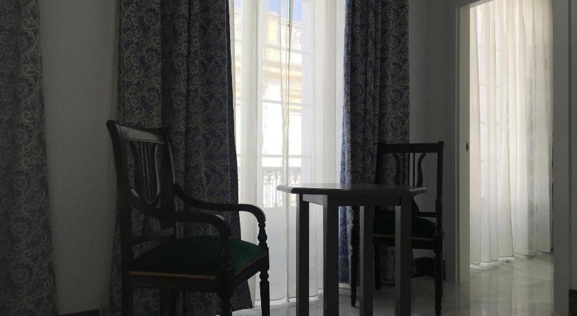 Kétszemélyes superior szoba erkéllyel (Superior Double Room with Balcony) fotója 16