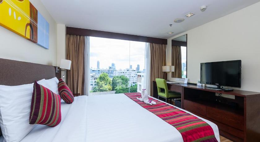 Bangkok Lohas Residences Sukhumvit 2 4-Star Hotel pool