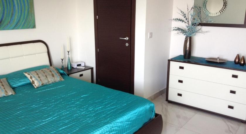 Seafront Apartment With Pool photo