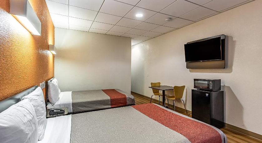 Motel 6 Elizabeth - Newark Liberty International Airport