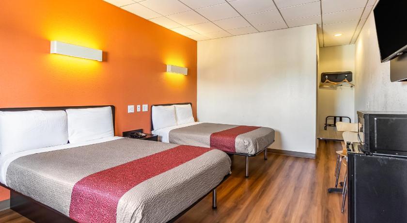 Motel 6 Elizabeth - Newark Liberty International Airport