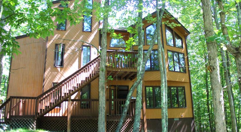 Big House On The Hill — Hotel in Analomink