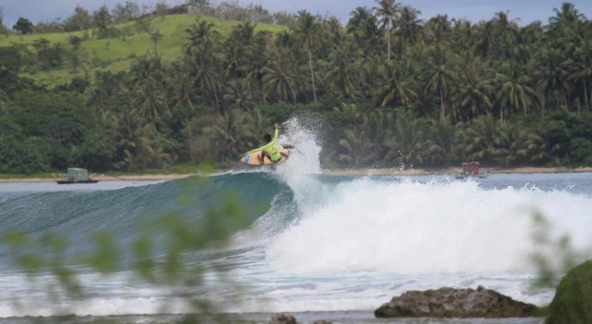 Oseda Nias Surf House