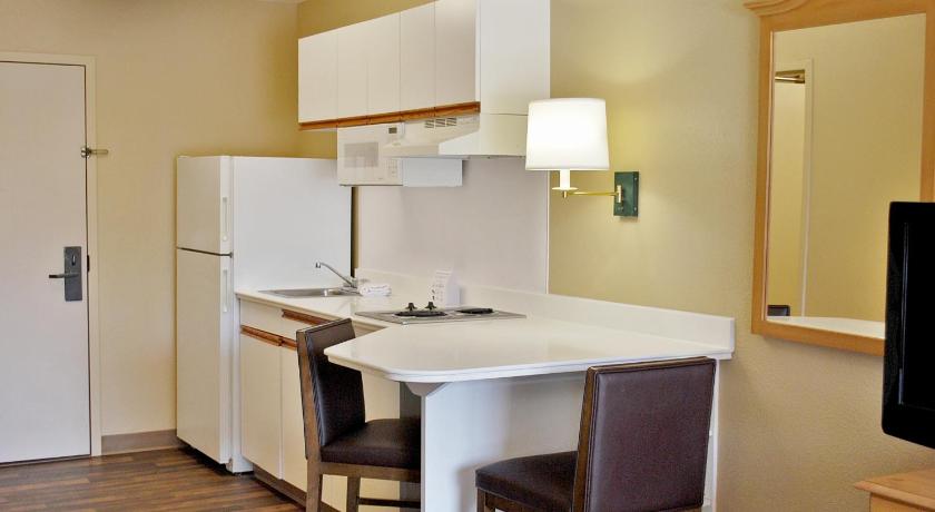 Extended Stay America Suites - Kansas City - Country Club Plaza