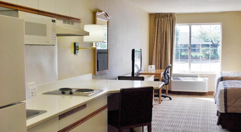 Extended Stay America Suites - Kansas City - Country Club Plaza