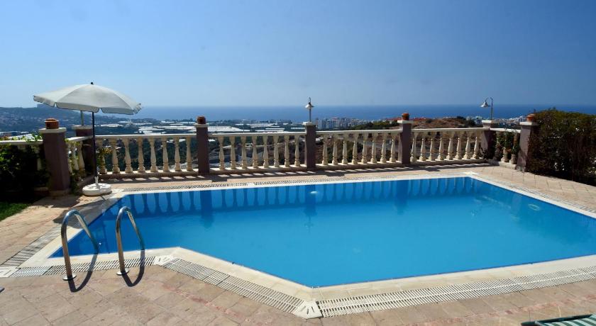 GoldCity Villa with pool photo