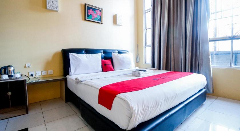 RedDoorz Plus near DC Mall Batam photo