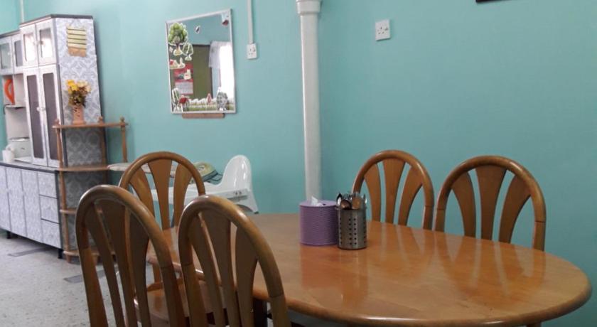 a dining room table and chairs in a room, Homestay Ustaz in Taiping