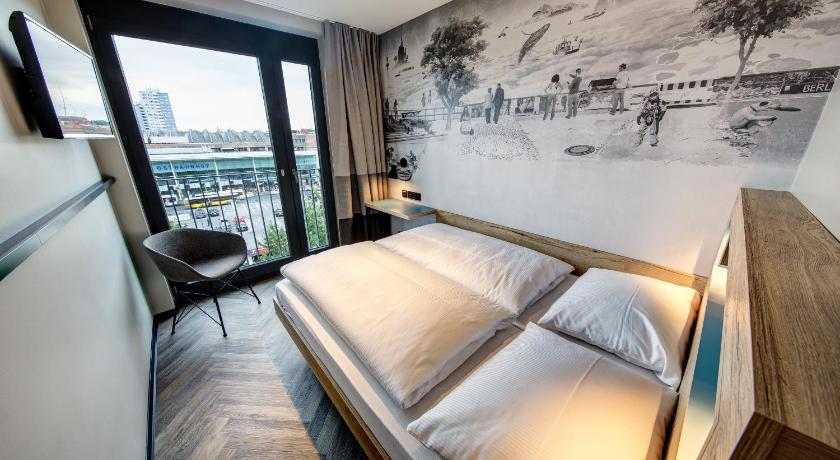 ベルリン Schulz Hotel Berlin Wall at the East Side Gallery 3つ星 ホテル プール