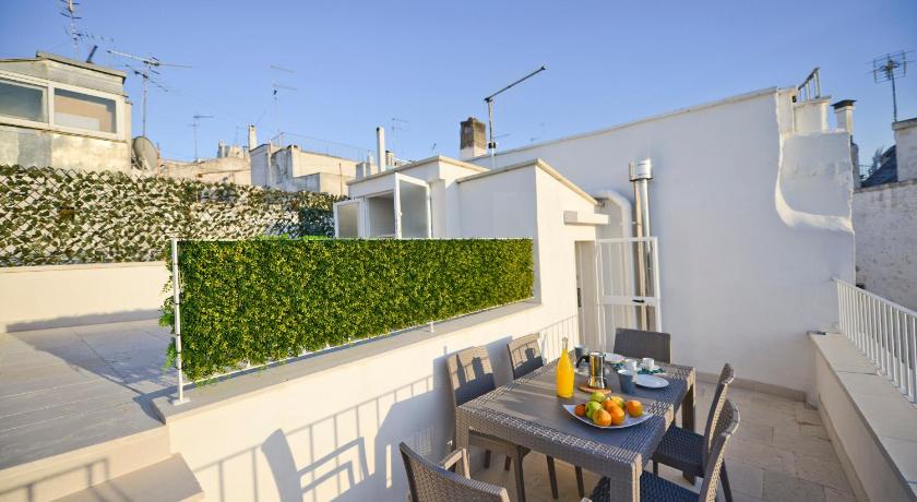 Scirocco Apartment with terrace by Wonderful Italy photo