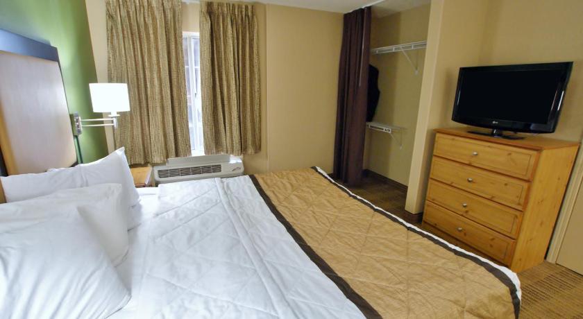 a hotel room with a bed, television and a dresser, Extended Stay America Suites - Nashville - Franklin - Cool Springs in Franklin (TN)