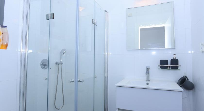 Aristone Luxury Apartment photo