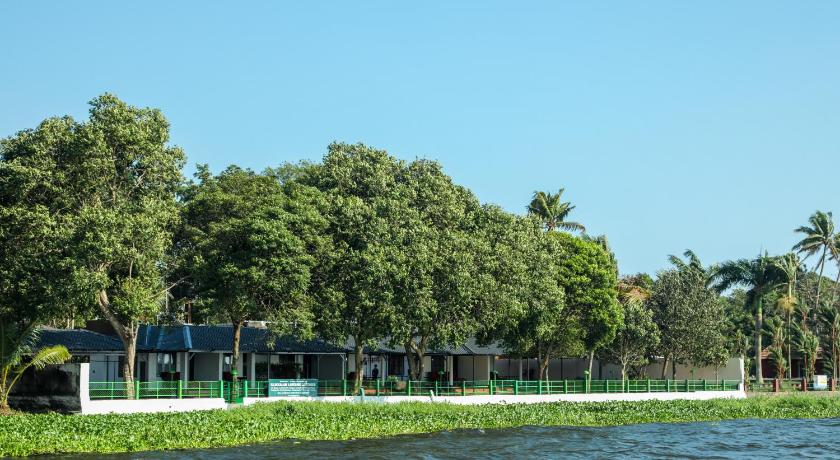 Illikkalam Lakeside Cottages