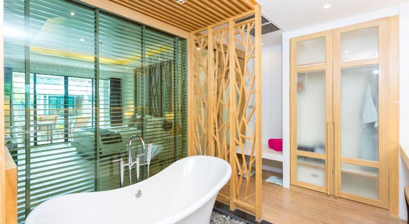 Image of Suite, One Bedroom Pool Access 2