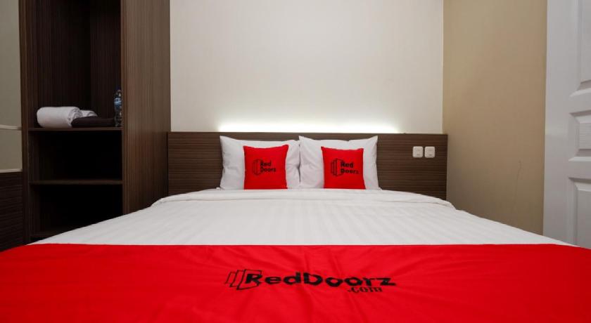 RedDoorz Plus near Paragon Mall Semarang - image 49