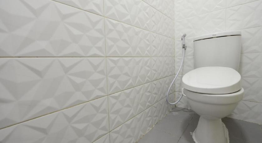 RedDoorz Plus near Paragon Mall Semarang - image 17