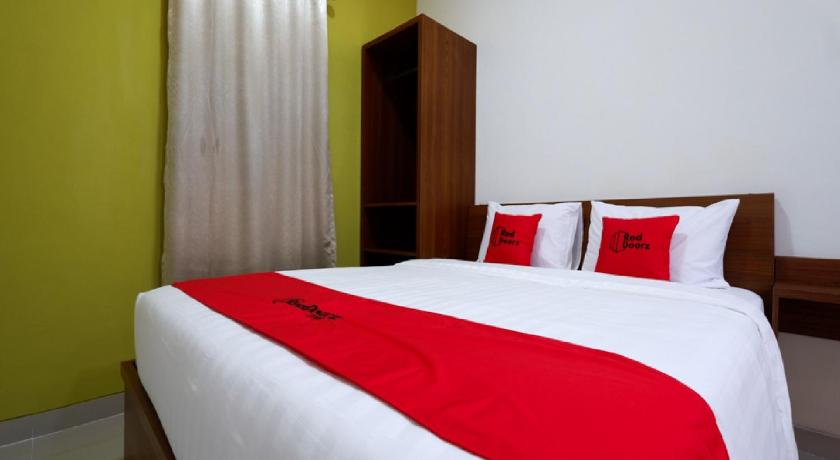 RedDoorz Plus near Paragon Mall Semarang - image 37