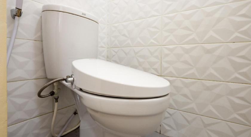 RedDoorz Plus near Paragon Mall Semarang - image 15
