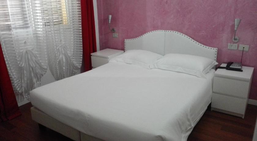 Hotel Malpensafiera photo
