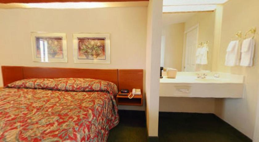 Syracuse Inn and Suites photo