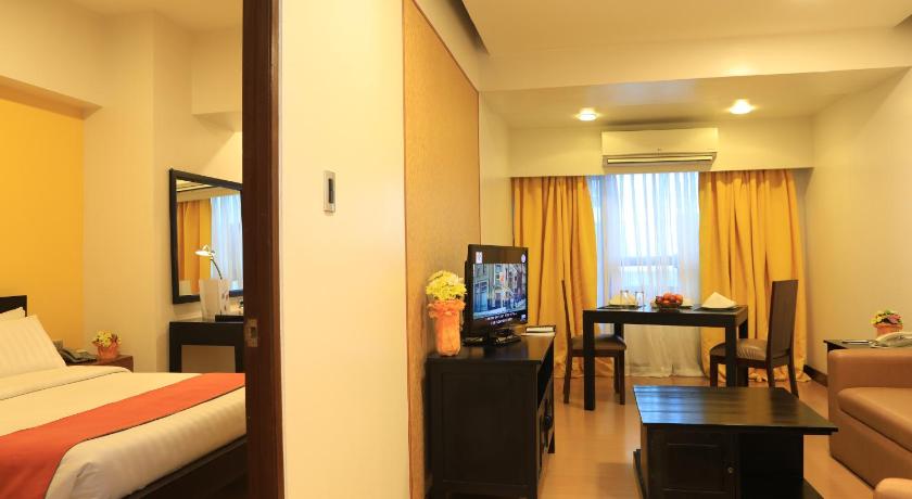 Image of Triple Deluxe Room 6