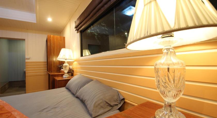 Image of Superior Room 8