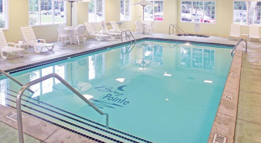 Bay Pointe Inn photo