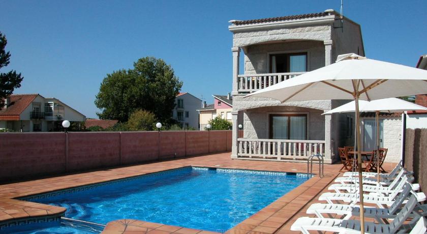 Apartamentos Coral Do Mar III — Hotel in Sanxenxo