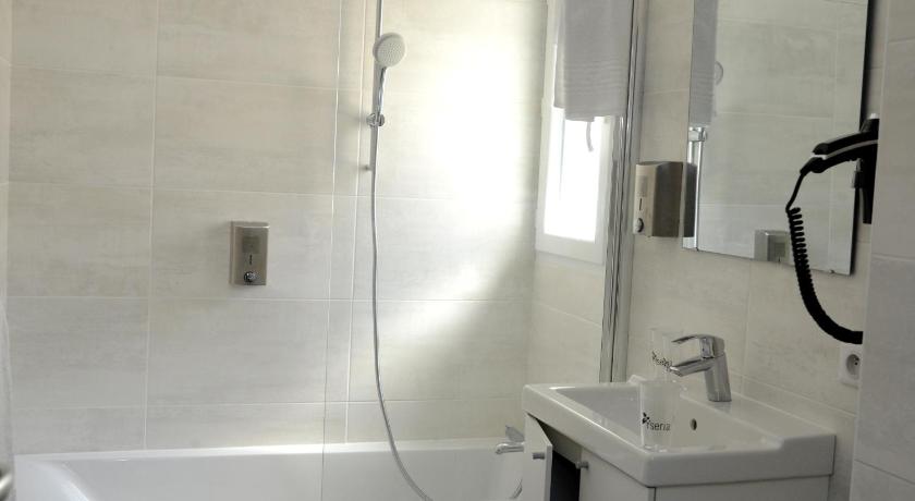 Image of Triple Room with Terrace 2