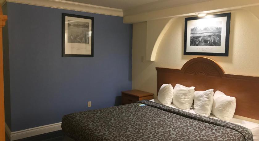 Days Inn by Wyndham San Antonio Airport