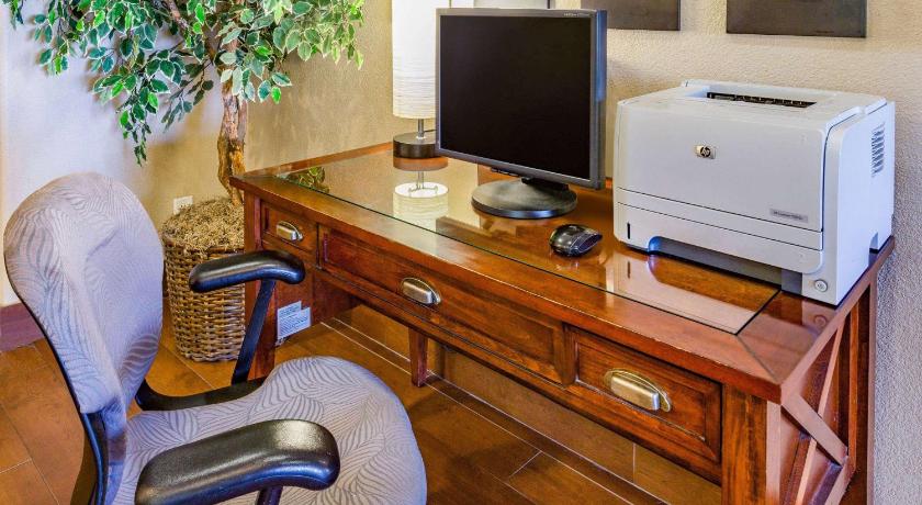 AmericInn by Wyndham Des Moines Airport photo