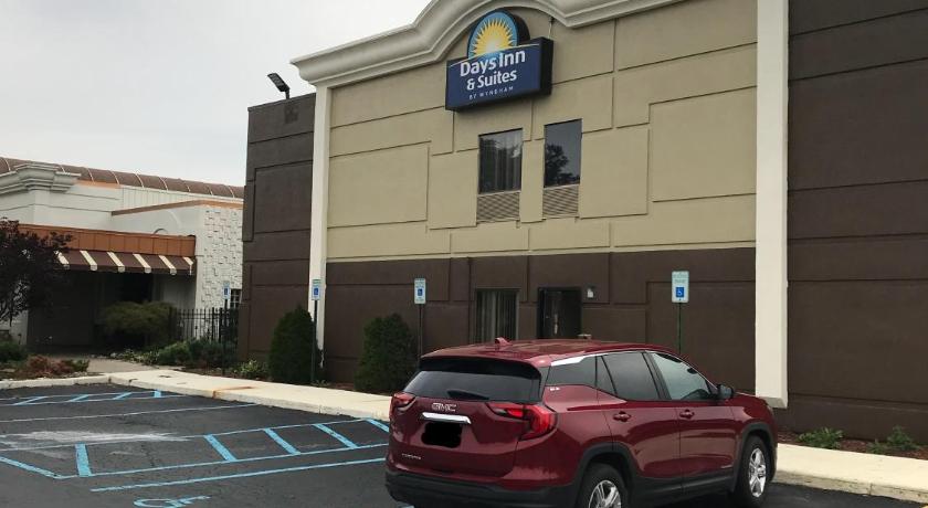 Days Inn & Suites by Wyndham Rochester Hills MI