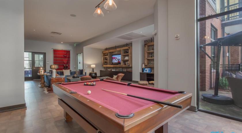 Modern Private 2 Bedroom Penthouse By Sta Here Apartment