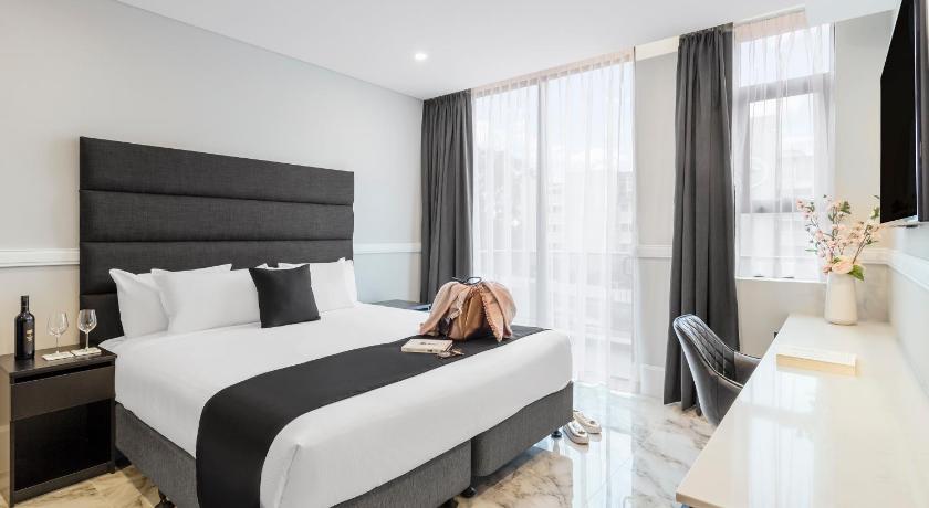 Holiday Inn & Suites Parramatta Marsden Street