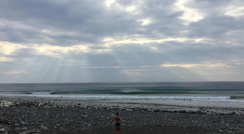 Donghe surf shop & Hostel photo