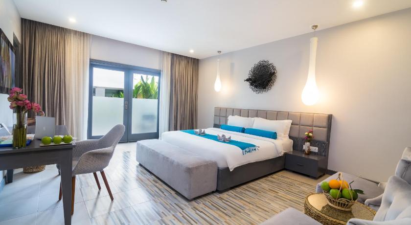 Image of Premier Deluxe Double Room Balcony 4