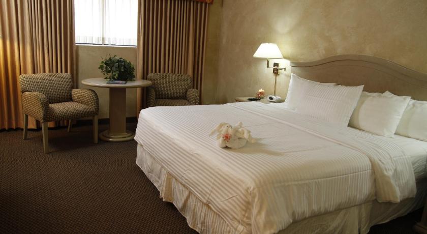 Ramada by Wyndham Viscount Suites Tucson East photo