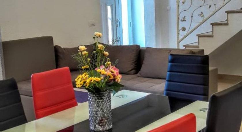 Holiday apartments Maslina Paho