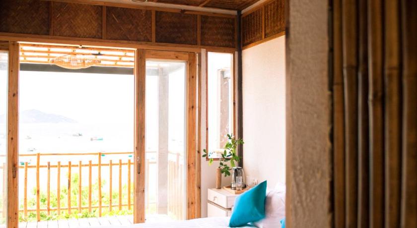 Image of Deluxe Bay View 9