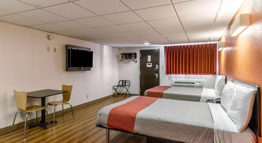 Motel 6 Elizabeth - Newark Liberty International Airport