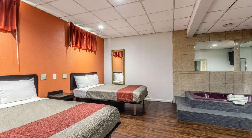 Motel 6 Elizabeth - Newark Liberty International Airport